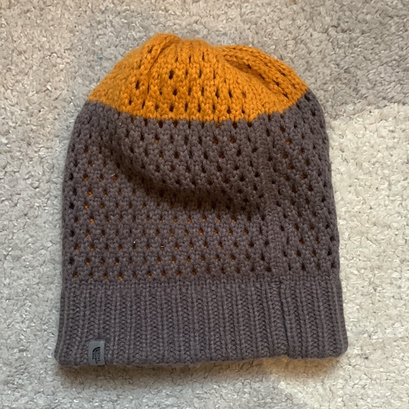 North Face knit grey and orange reversible beanie hat - Picture 3 of 5
